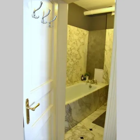 Airstay : Deluxe Old Town Apartment Prague