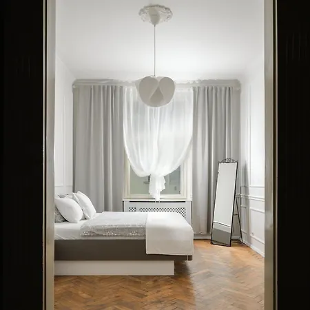 Airstay : Deluxe Old Town *