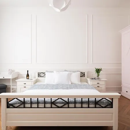 Apartment Airstay : Deluxe Old Town Prague