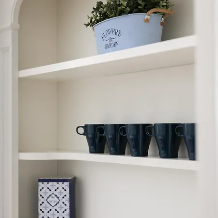 Airstay : Deluxe Old Town Apartment