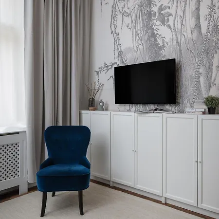 Airstay : Deluxe Old Town Apartment
