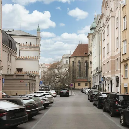 Airstay : Deluxe Old Town Apartment Prague